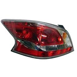 2014-2015 Nissan Altima Driver's Tail Light Assembly